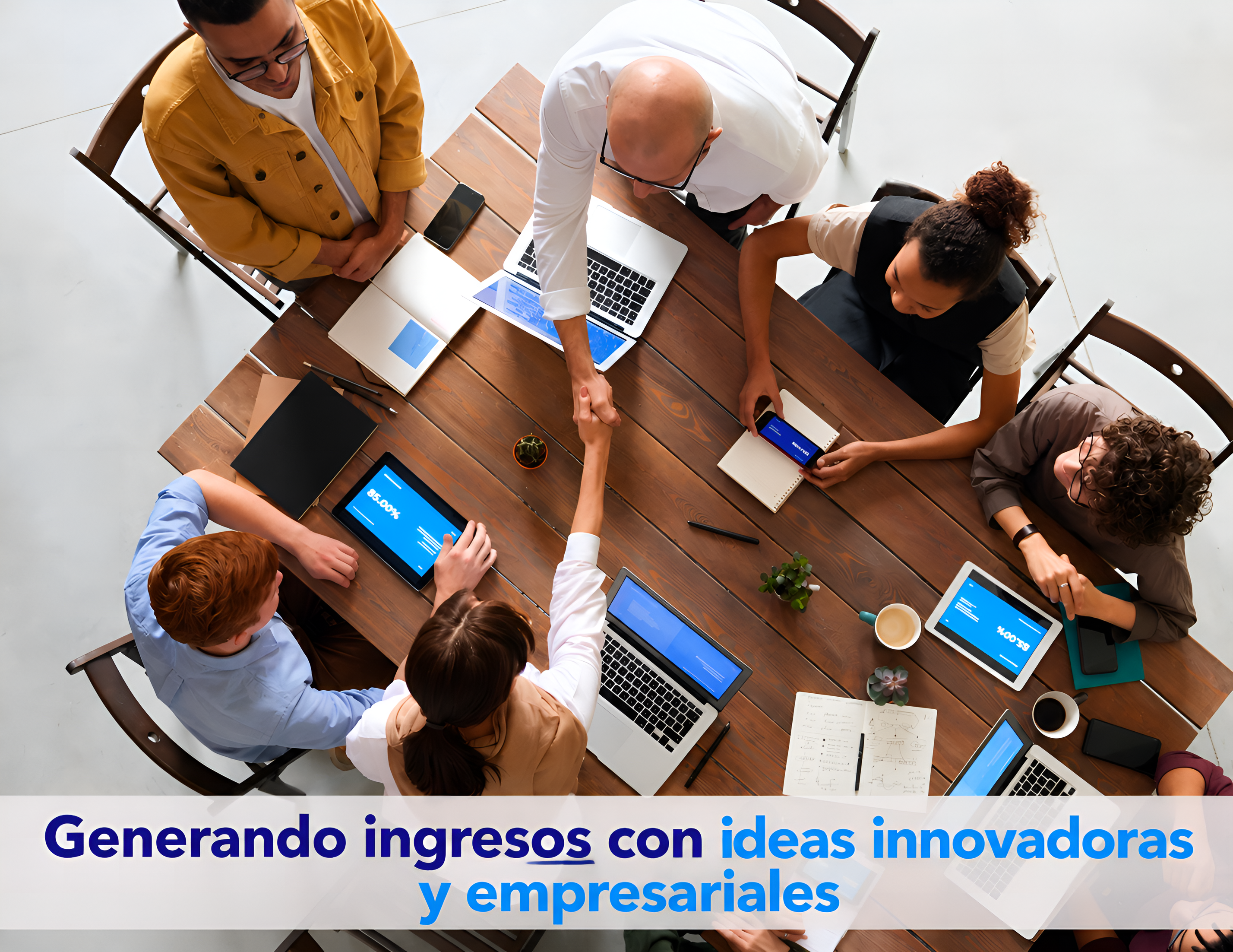 Equipo empresarial compartiendo ideas innovadoras